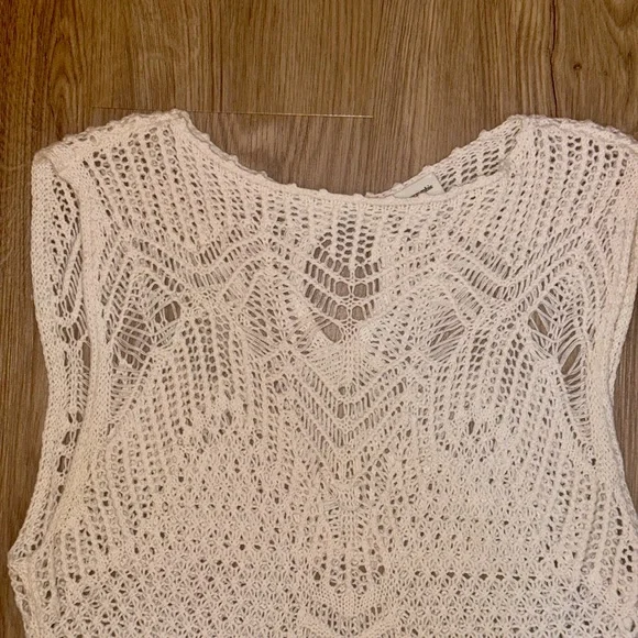 Abercrombie Crochet Tank in cream- Size Medium - Picture 6 of 7